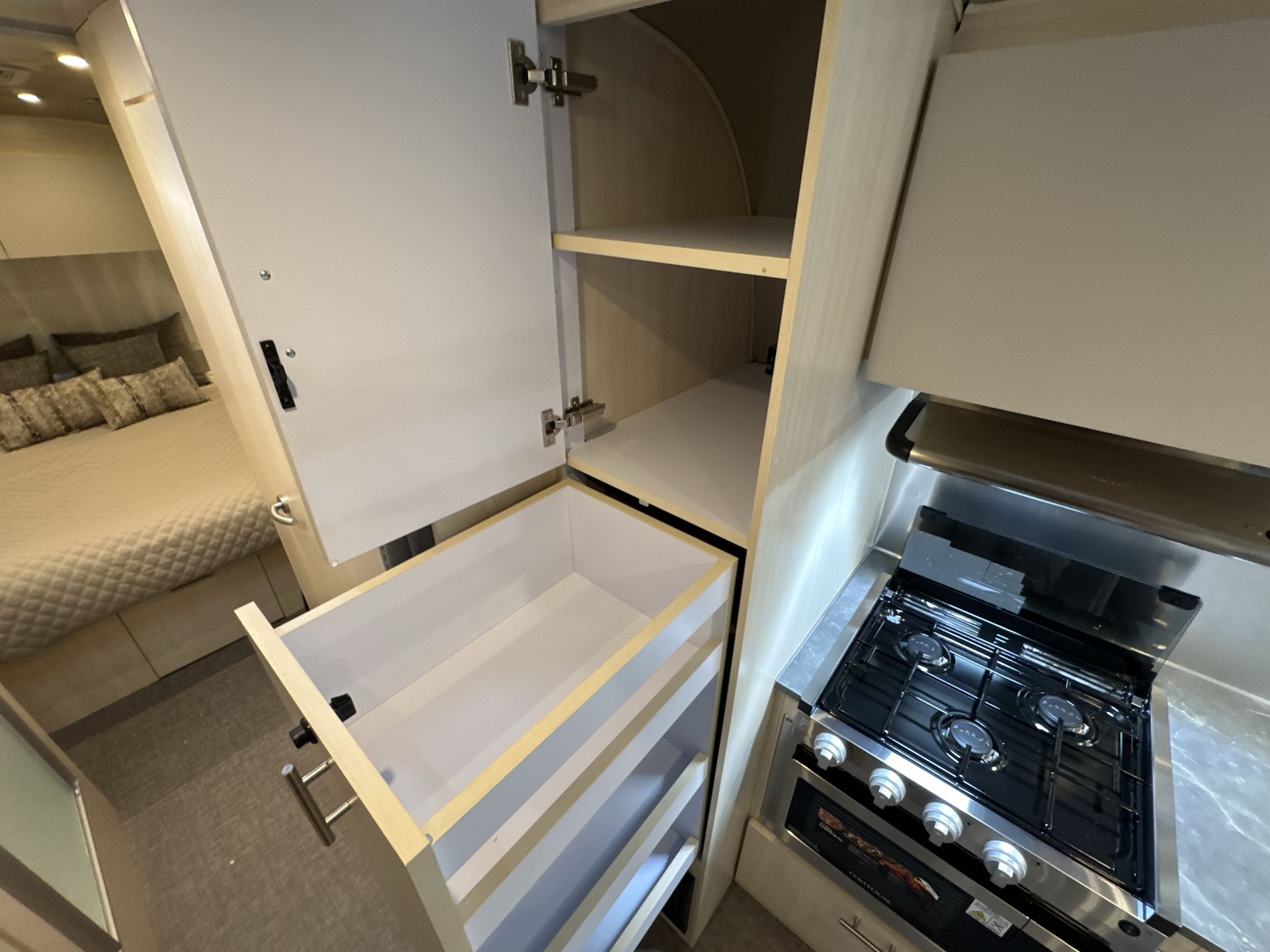 2026 Airstream 27FBQ Base