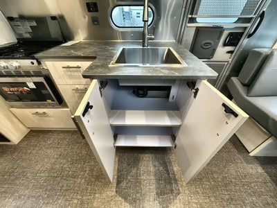 2026 Airstream 27FBT Base