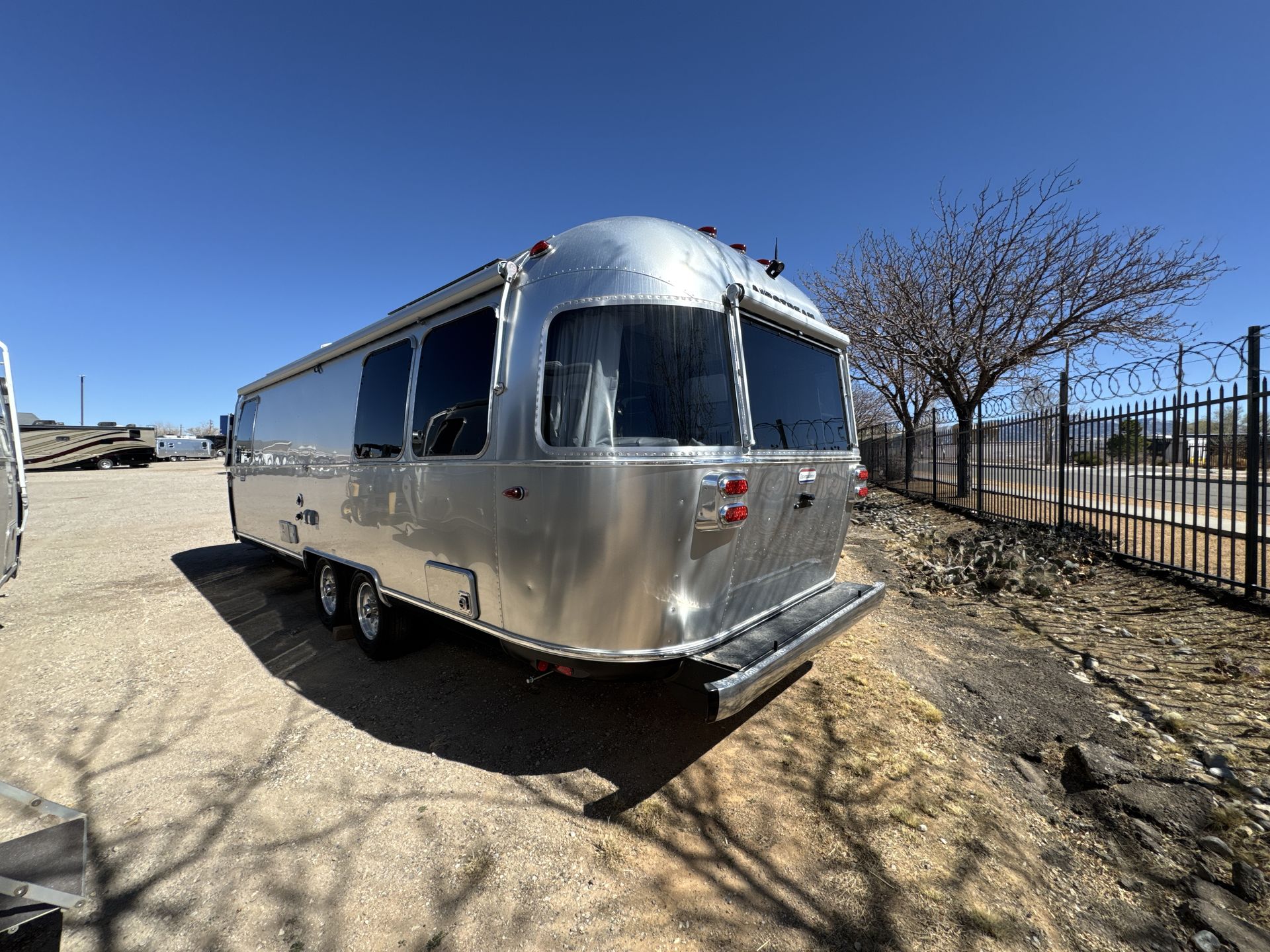 2025 Airstream 27FBQ Base