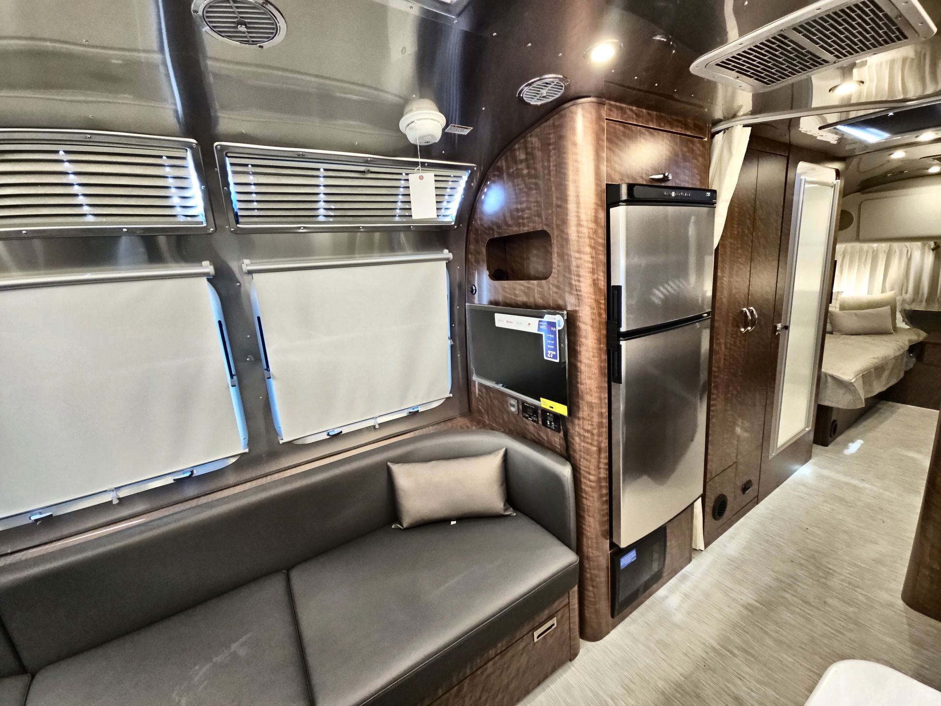 2026 Airstream 27FBT Base
