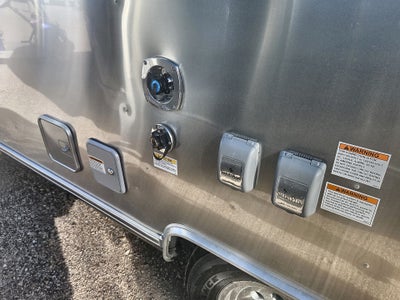 2026 Airstream 27FBT Base