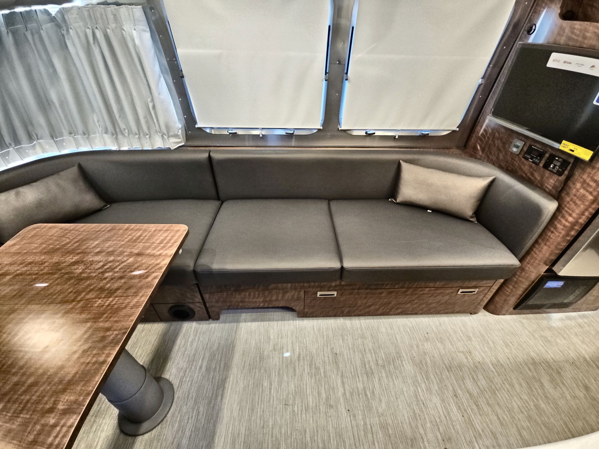 2026 Airstream 27FBT Base