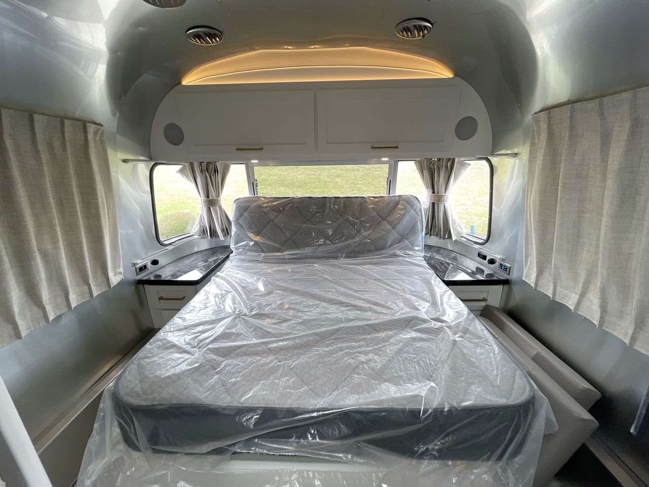 2026 Airstream 28RBQ Base