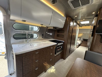 2025 Airstream 30RBT Base