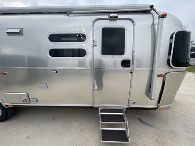 2026 Airstream 30RBT Base