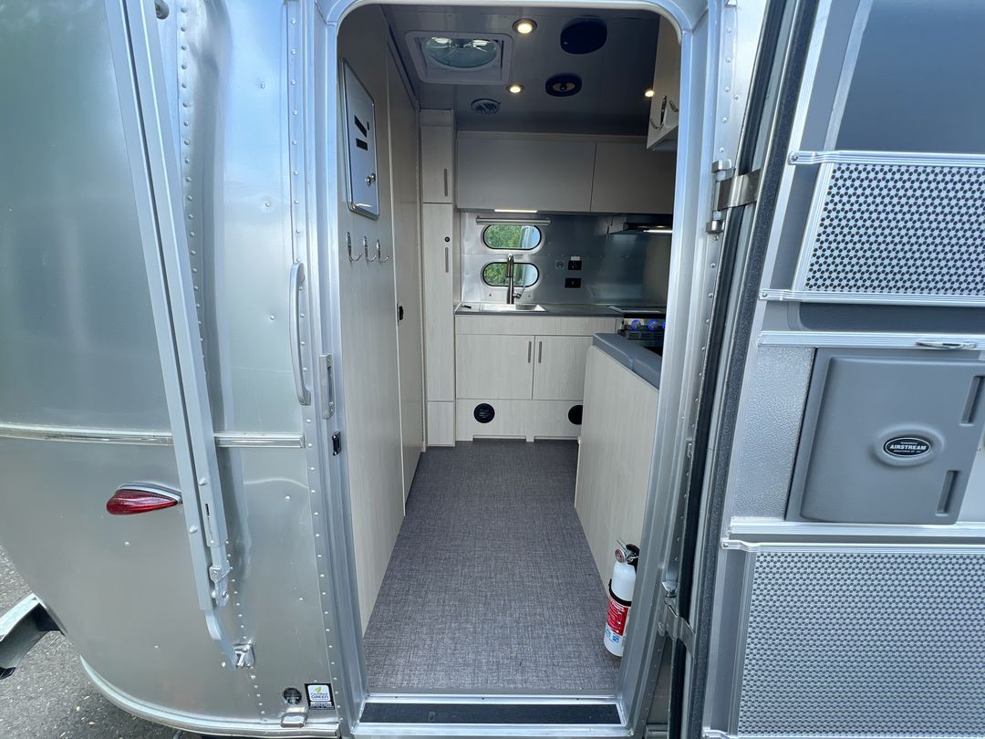 2025 Airstream 23FBQ Base