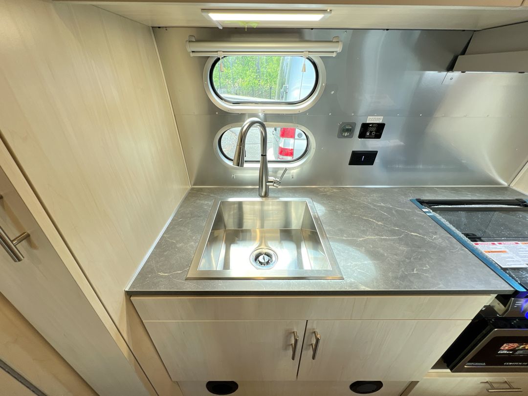 2025 Airstream 23FBQ Base