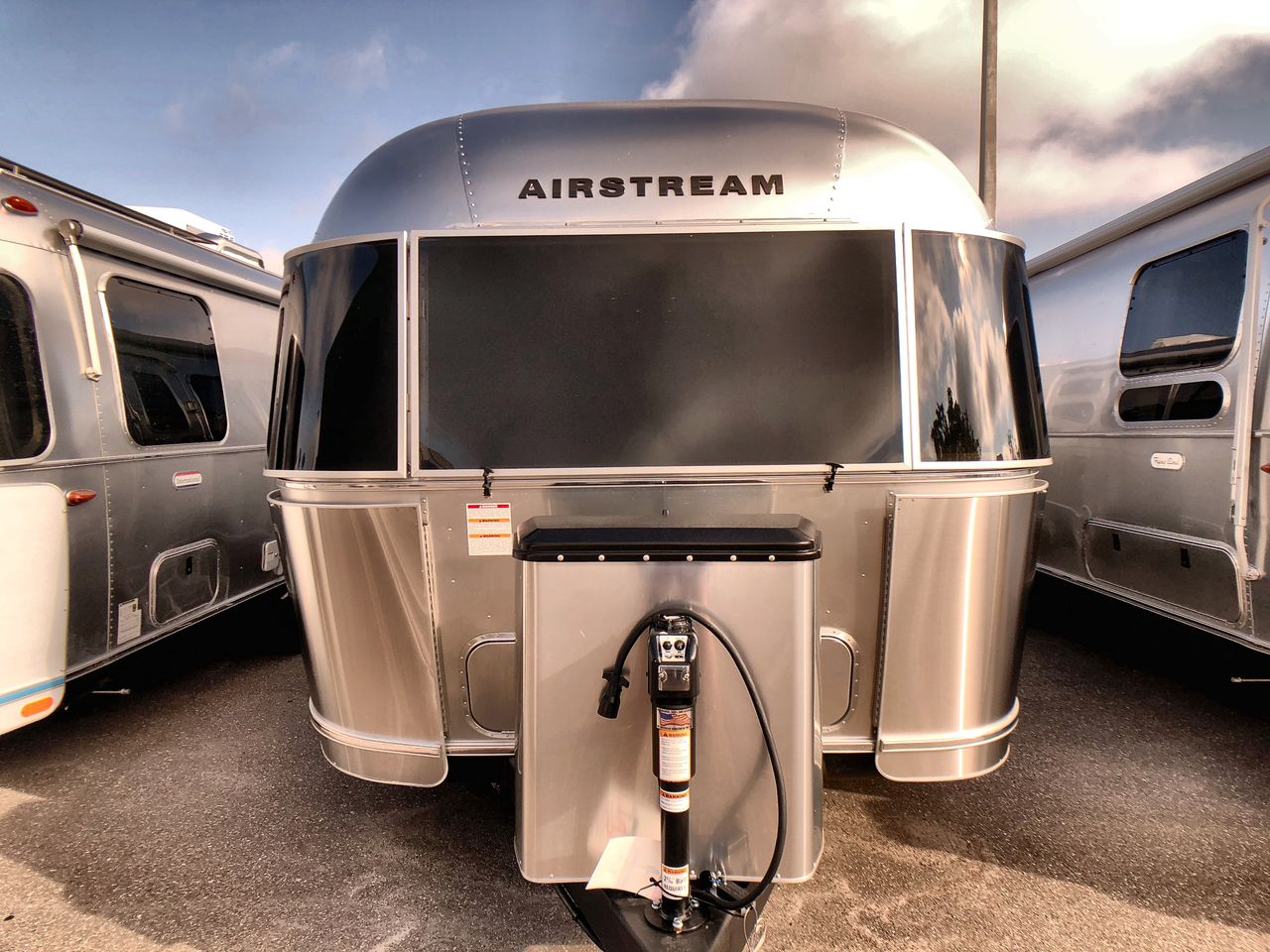 2026 Airstream 25FBQ Base
