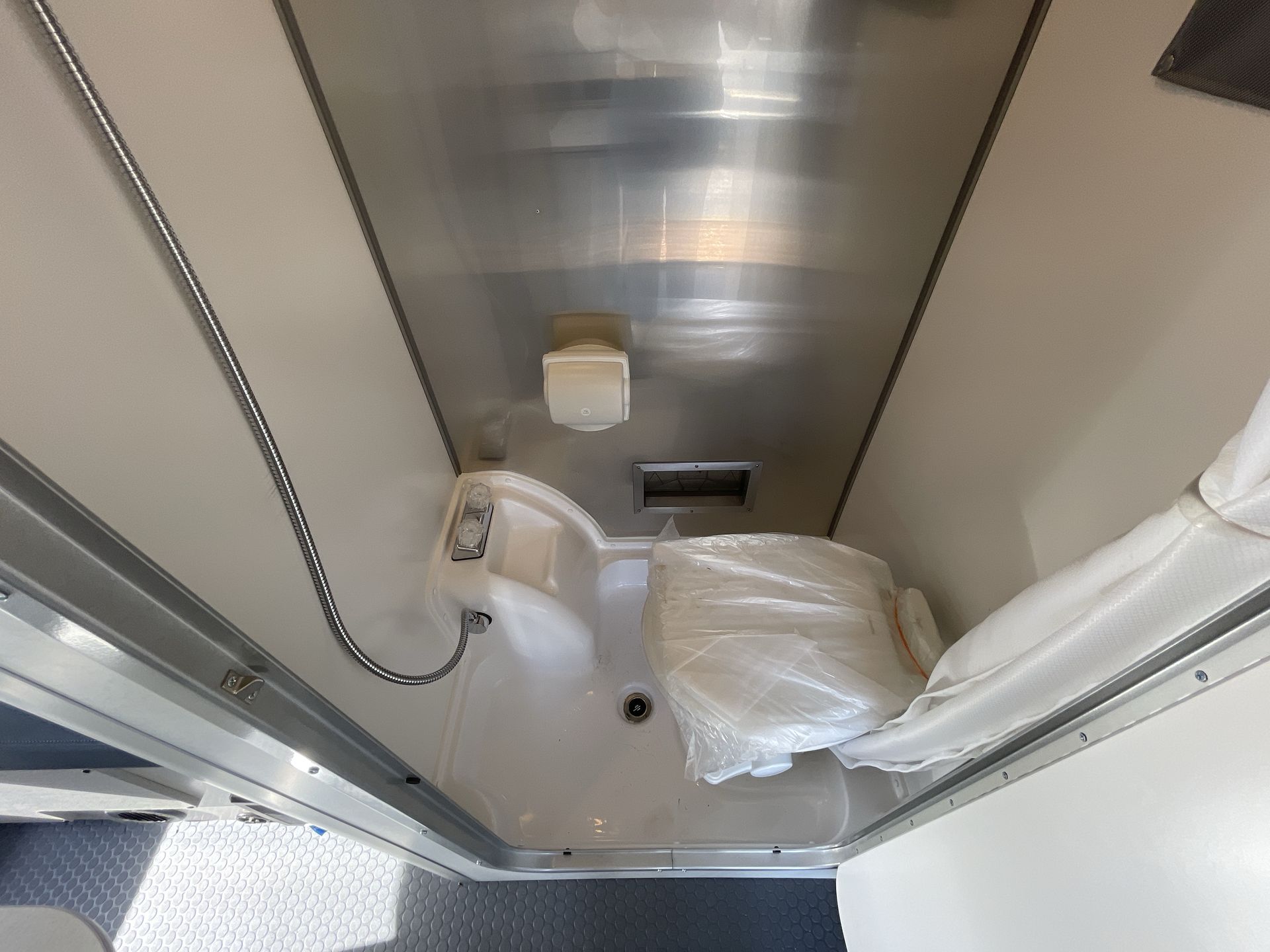 2025 Airstream 16X Base