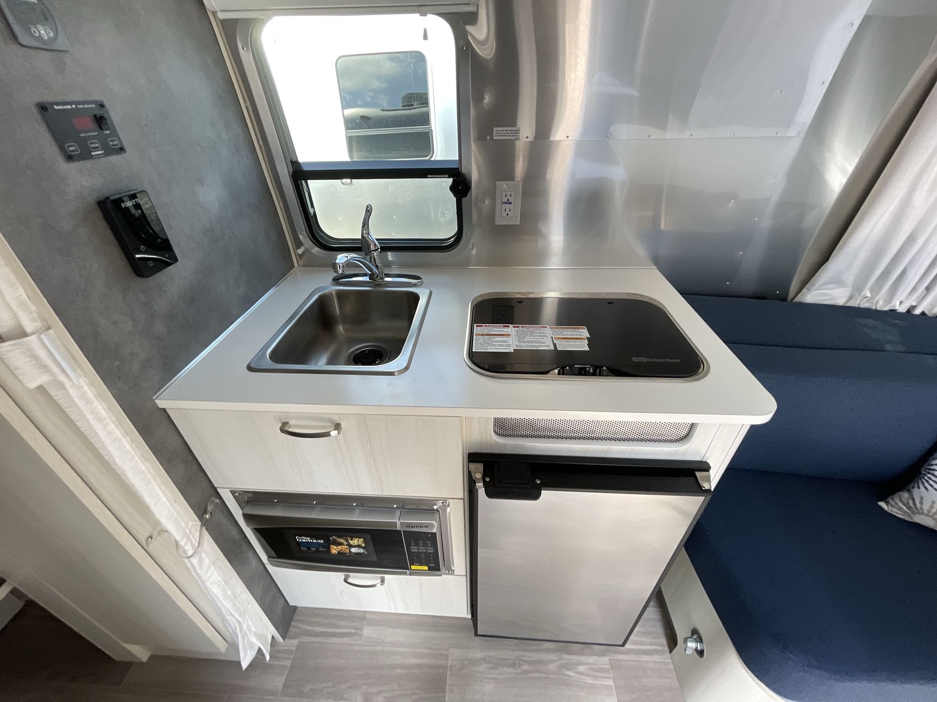 2026 Airstream 16RB Base