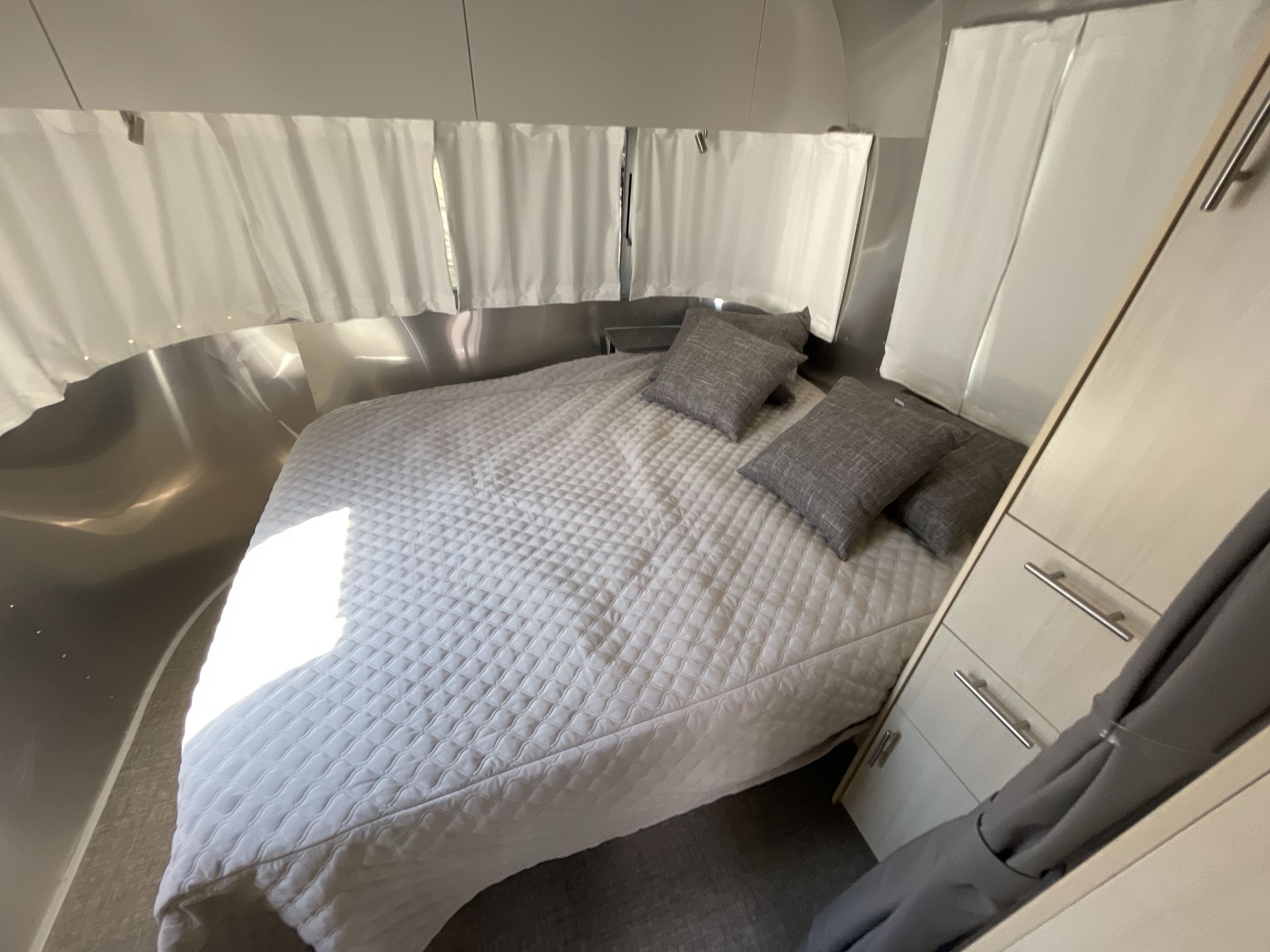 2026 Airstream 25FBQ Base