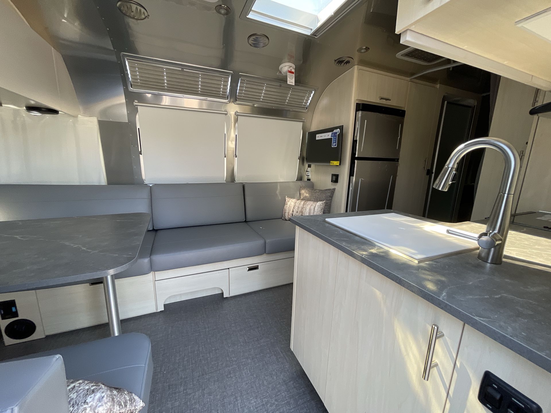 2026 Airstream 25FBQ Base