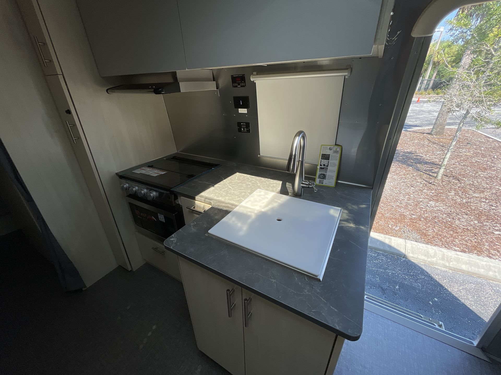 2026 Airstream 25FBQ Base