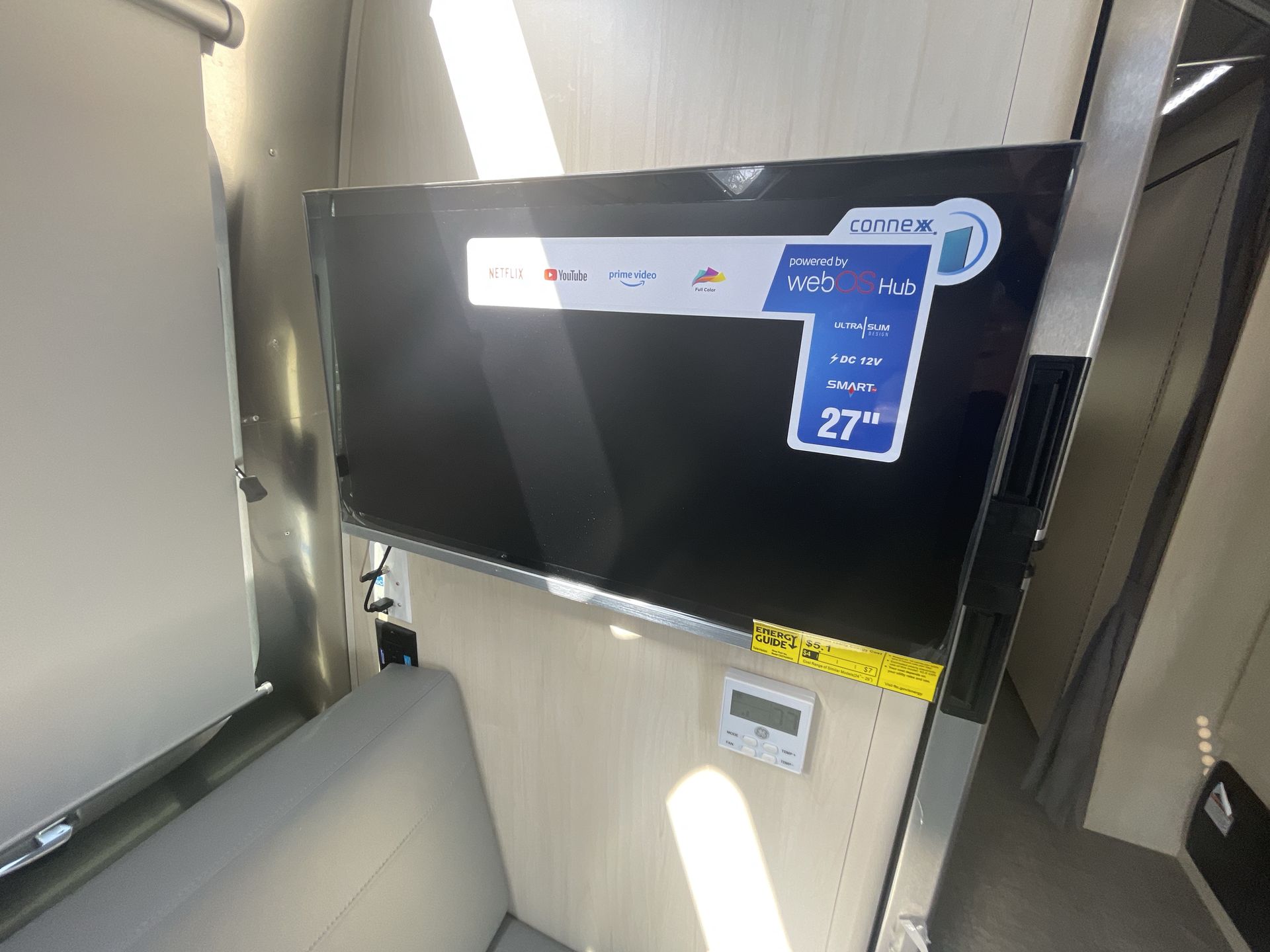 2025 Airstream 27FBQ Base