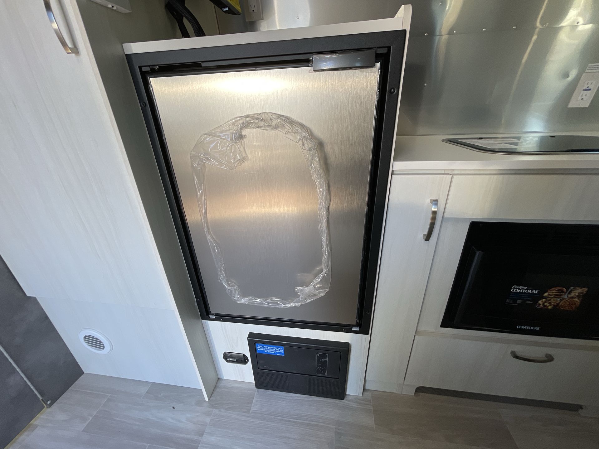 2026 Airstream 22FB Base