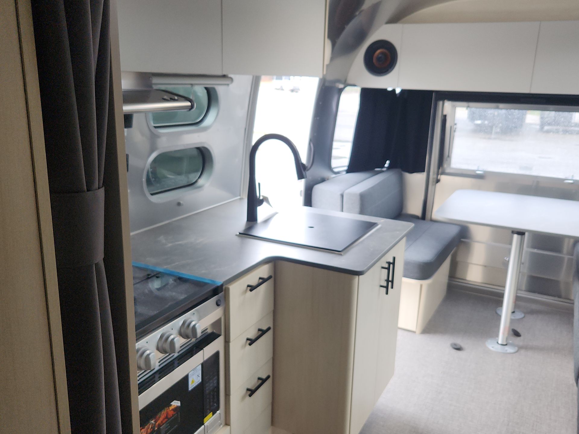 2025 Airstream 25FBT Base