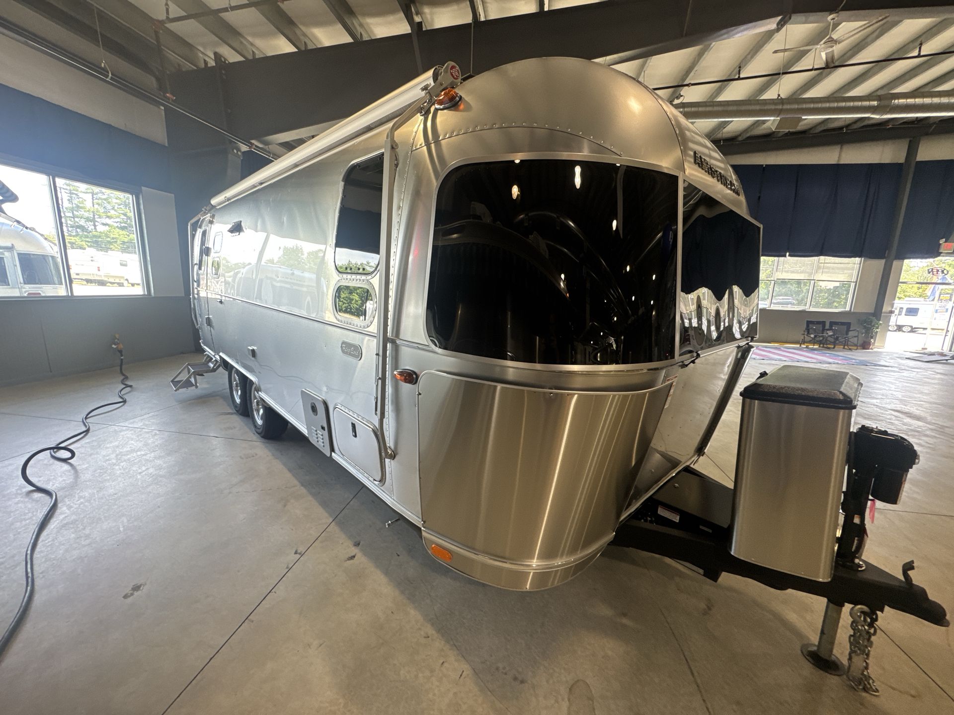 2025 Airstream 25FBQ Base