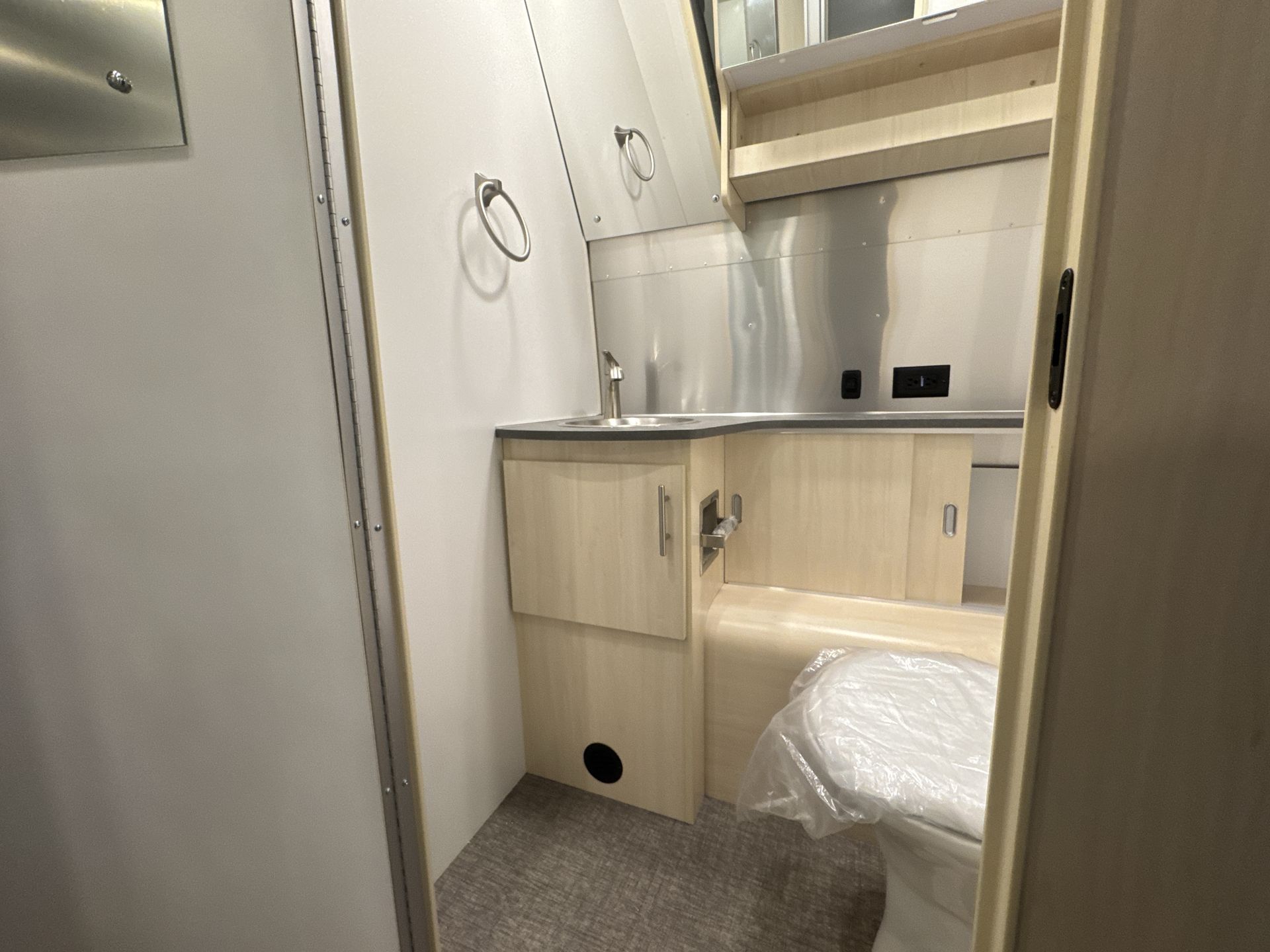 2026 Airstream 28RBT Base