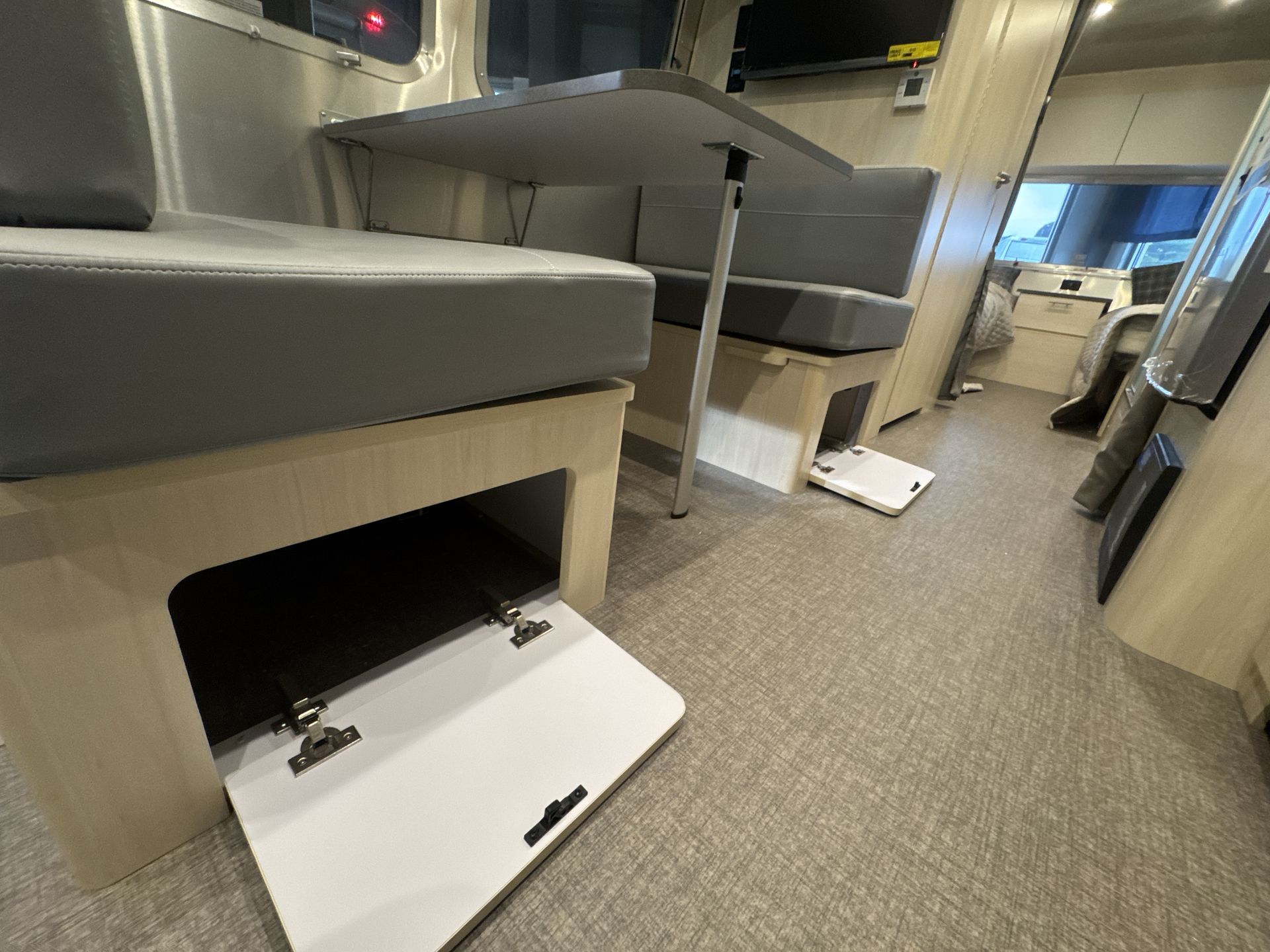 2026 Airstream 28RBT Base