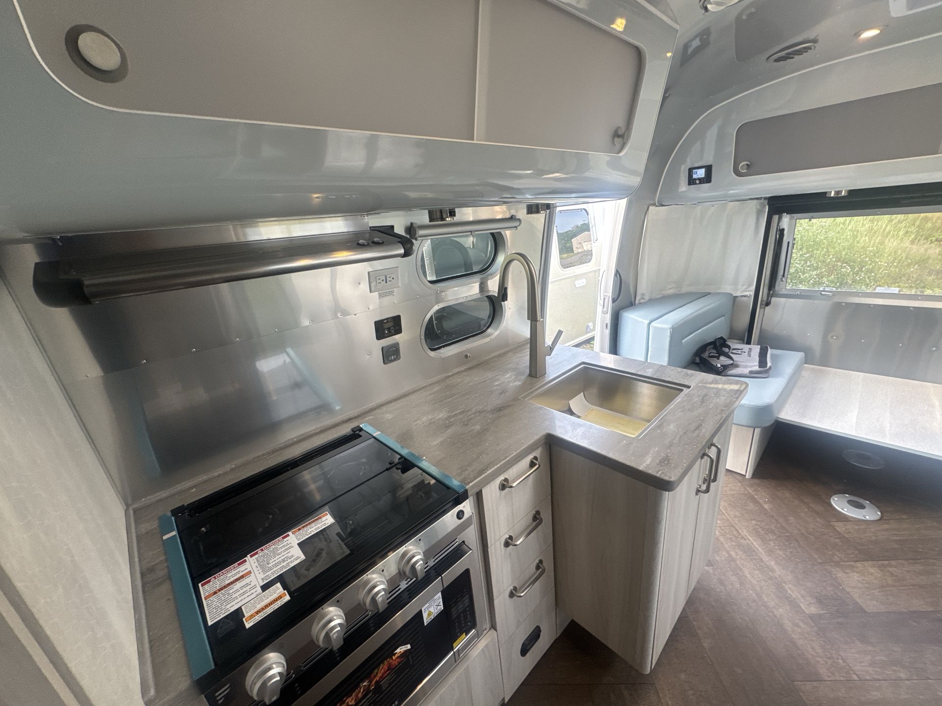 2025 Airstream 25FBT Base