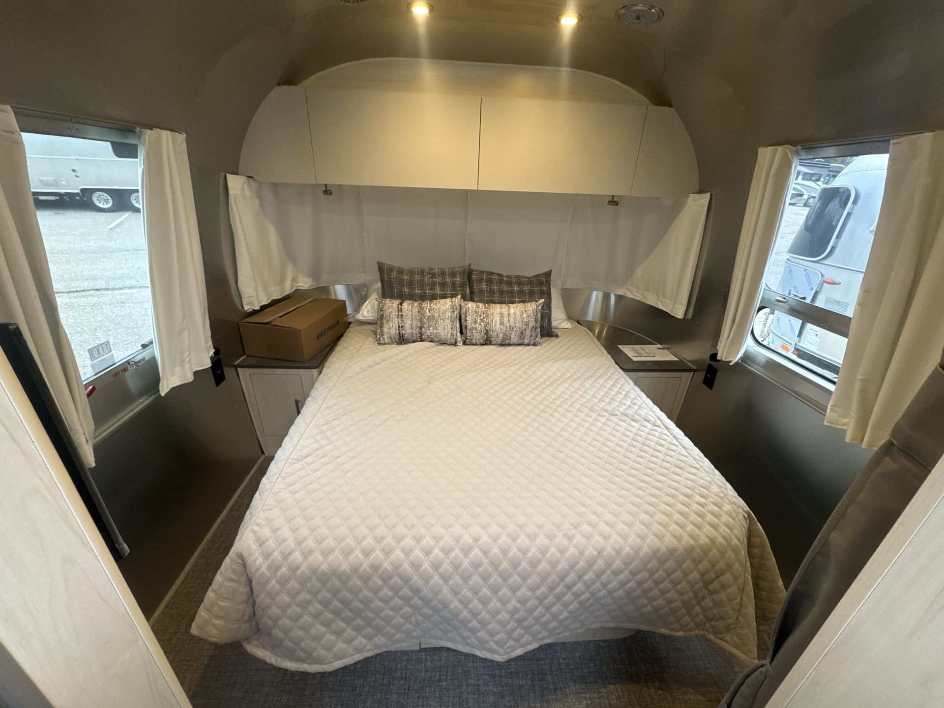2026 Airstream 27FBQ Base