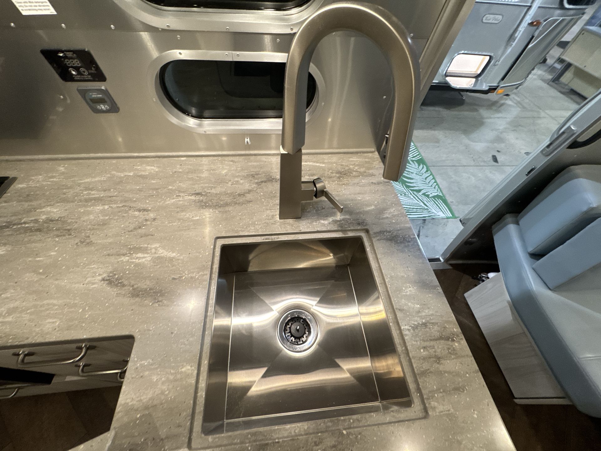 2025 Airstream 27FBQ Base