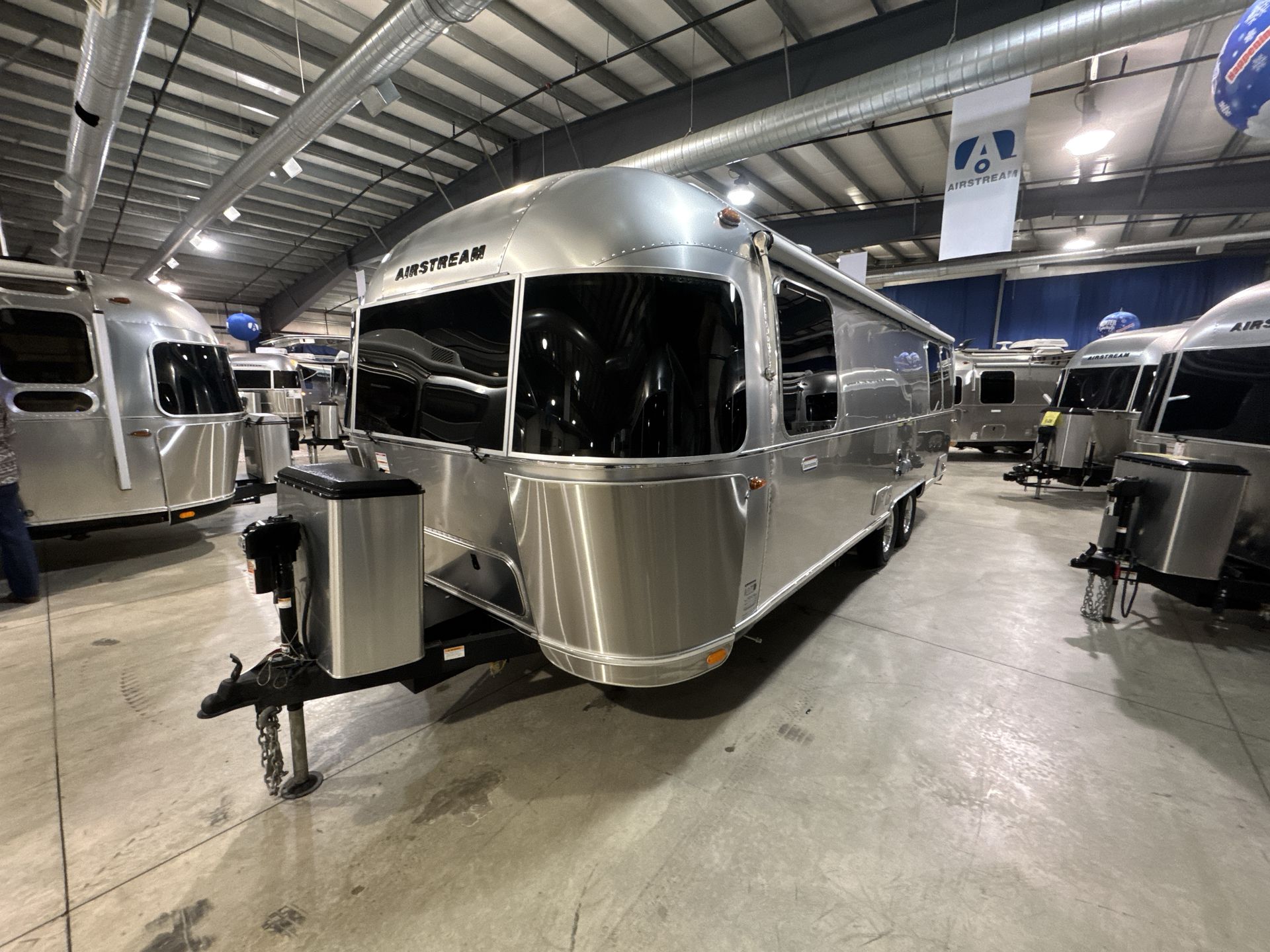 2025 Airstream 27FBQ Base