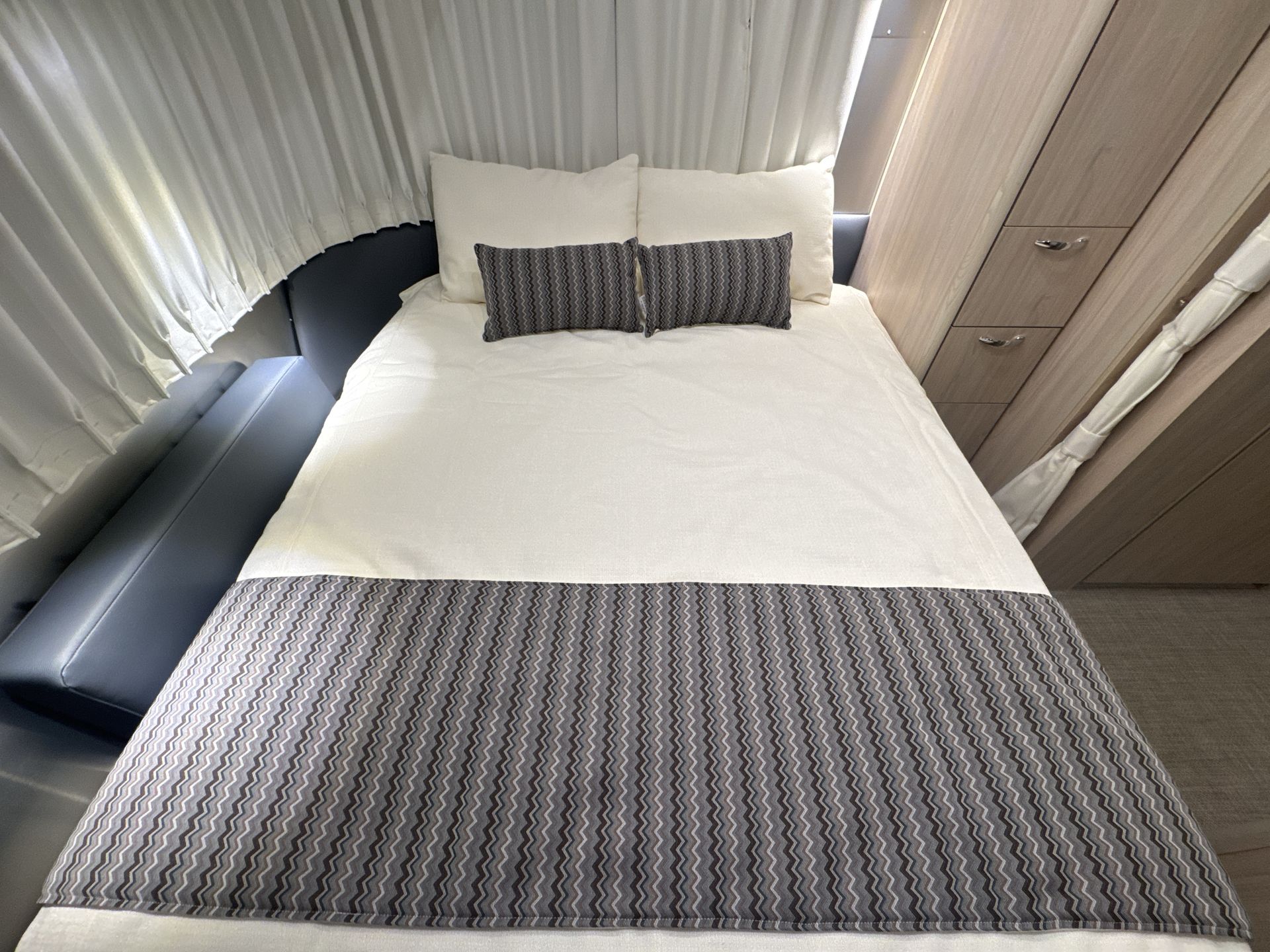 2025 Airstream 25FBQ Base