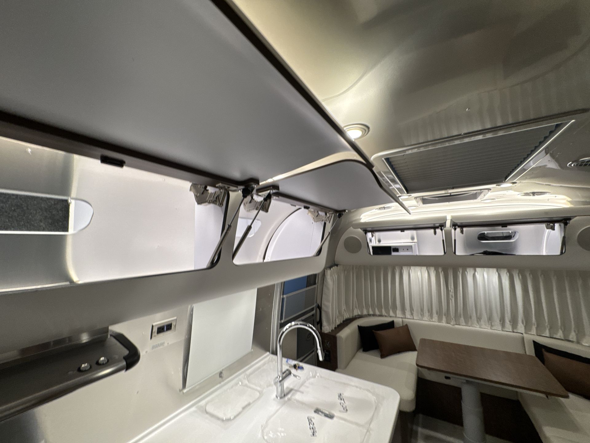 2026 Airstream 27FBT Base