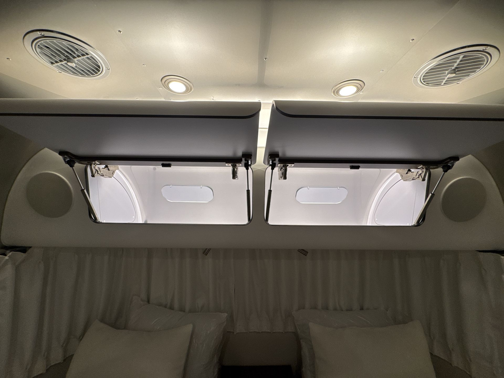 2026 Airstream 27FBT Base