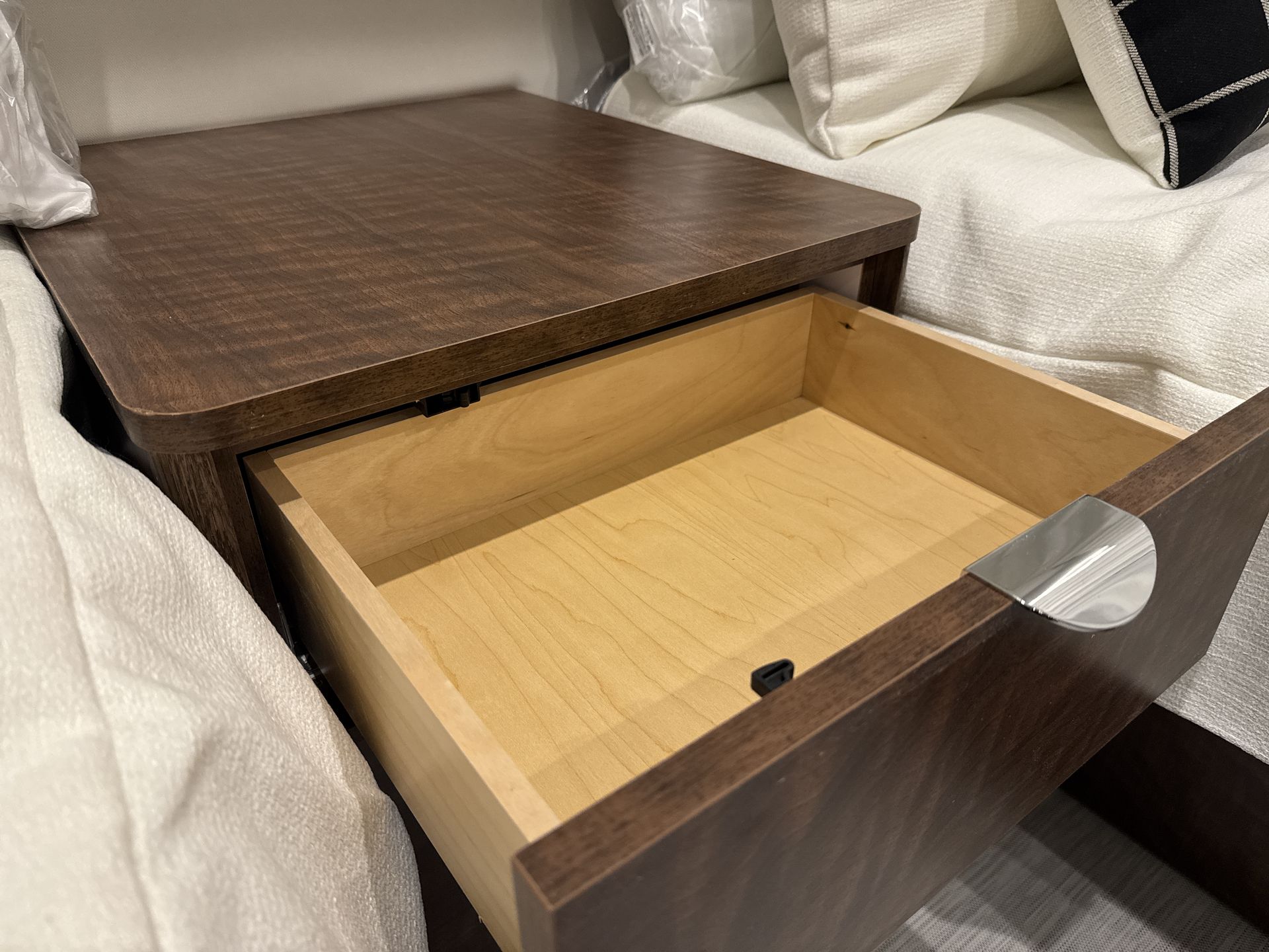 2026 Airstream 27FBT Base