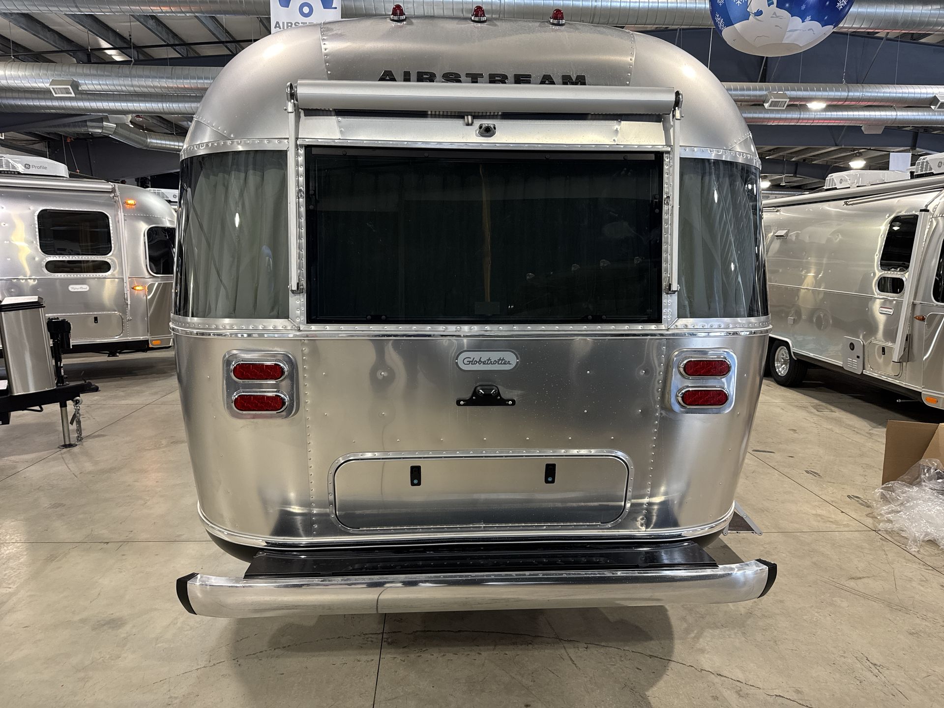 2026 Airstream 27FBT Base
