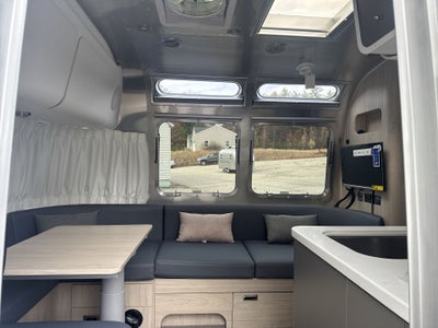 2026 Airstream 27FBT Base
