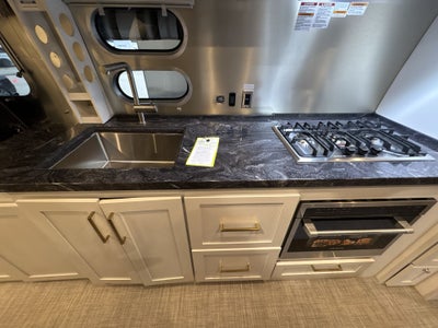 2026 Airstream 33FBT Base