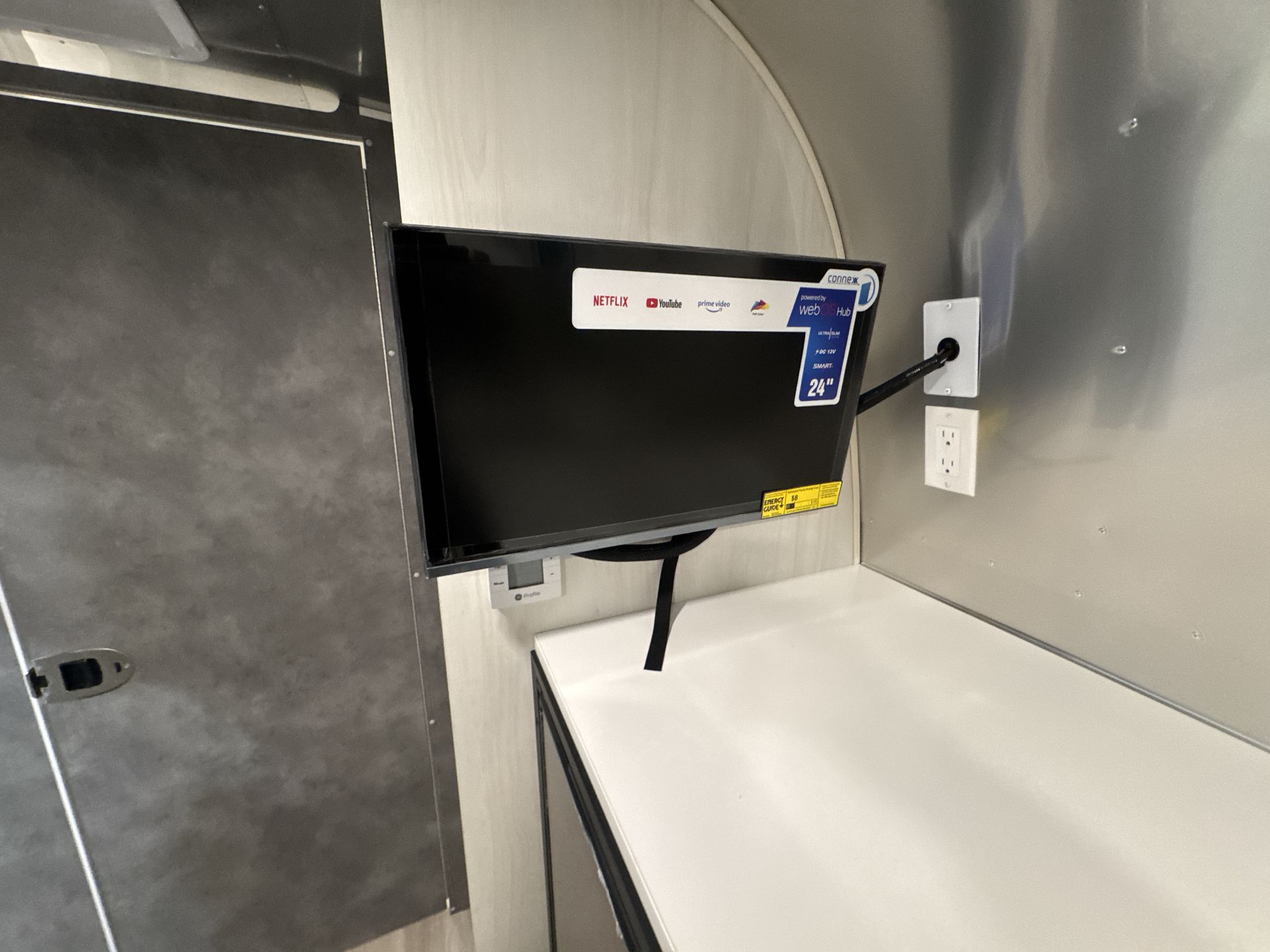 2026 Airstream 22FB Base