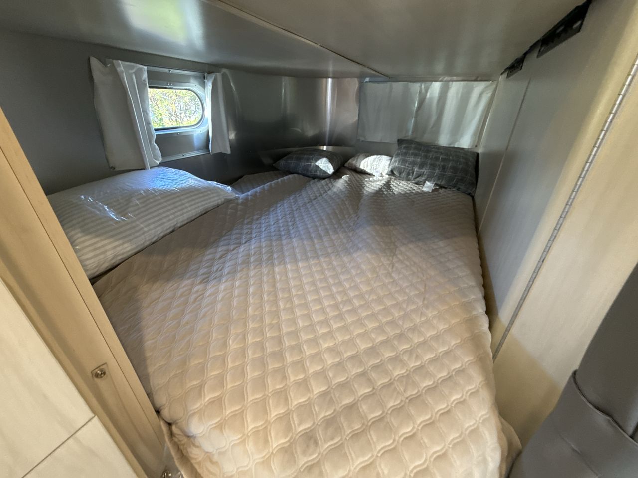2026 Airstream 30FBBT Base