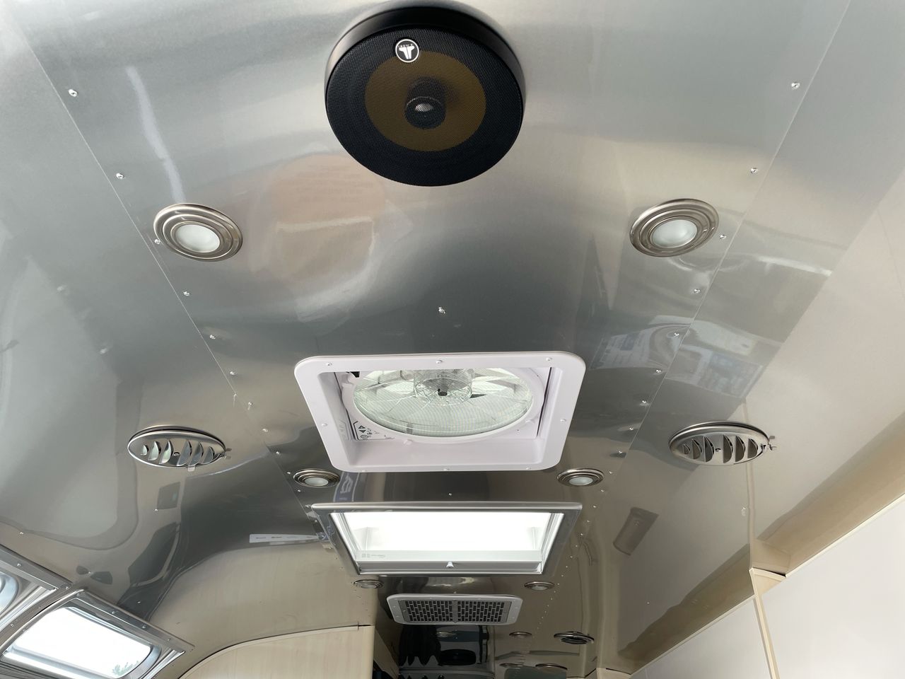 2025 Airstream 30FBBQ Base