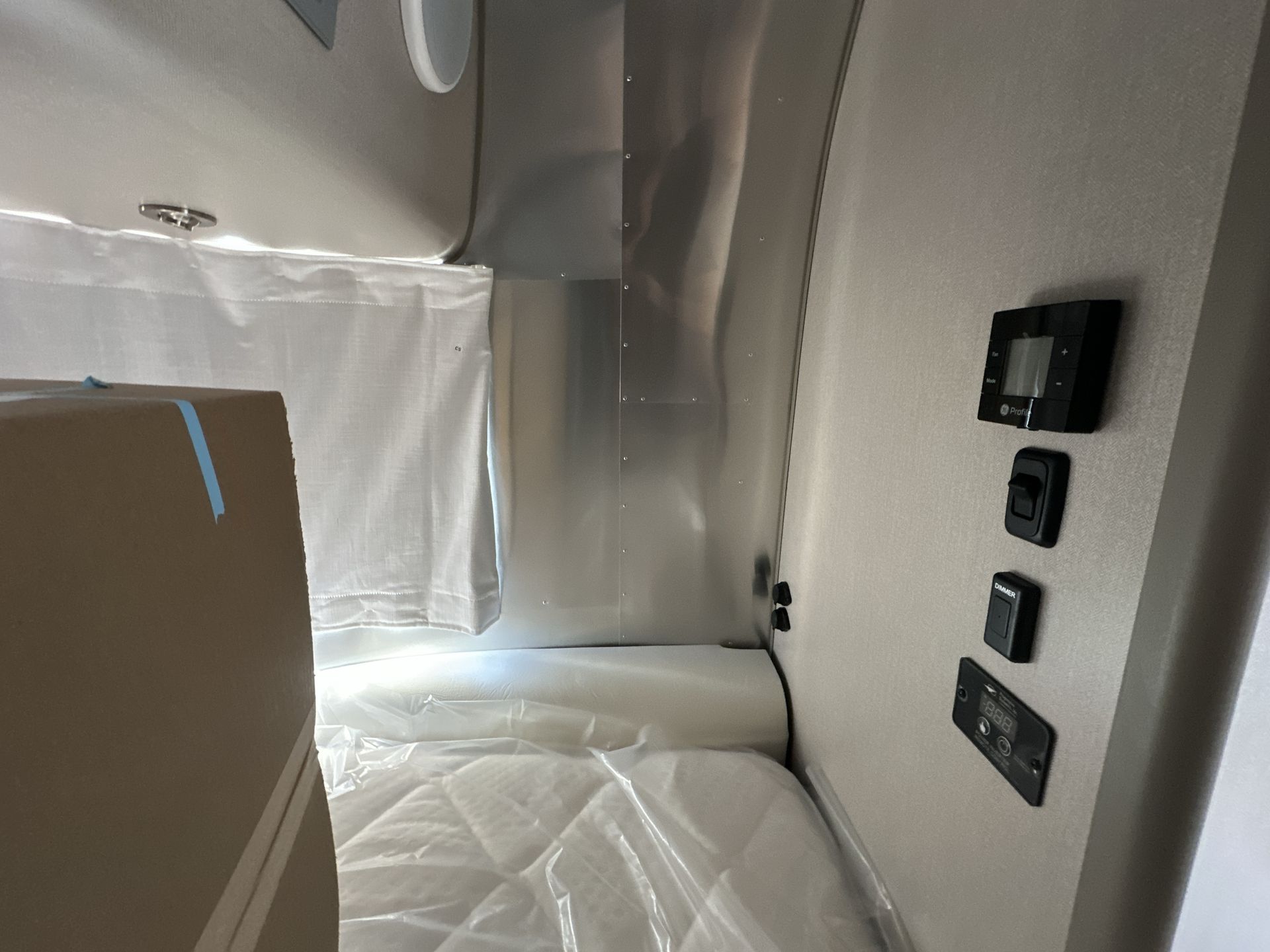 2026 Airstream 16RB Base