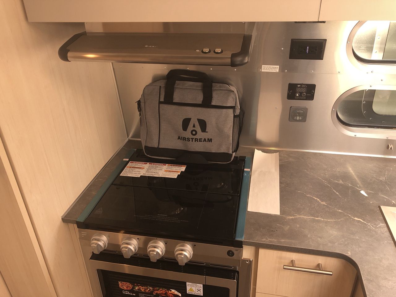 2026 Airstream 25FBT Base