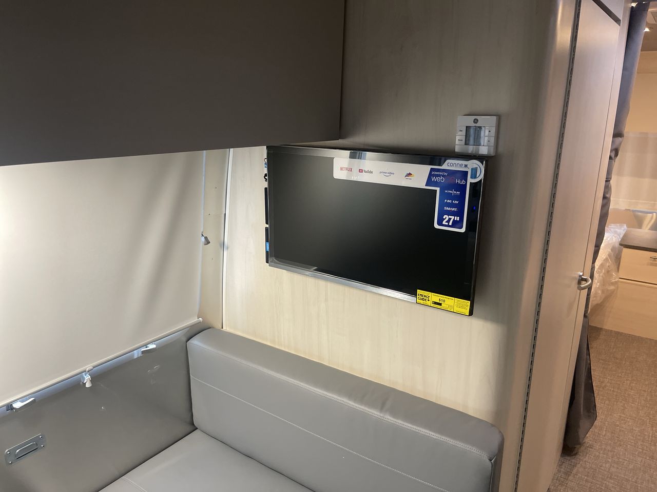 2026 Airstream 28RBT Base