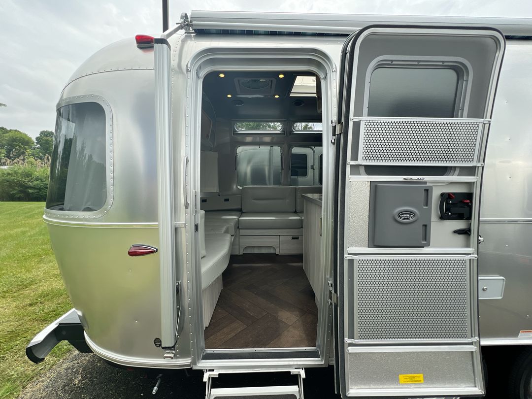 2025 Airstream 25FBT Base