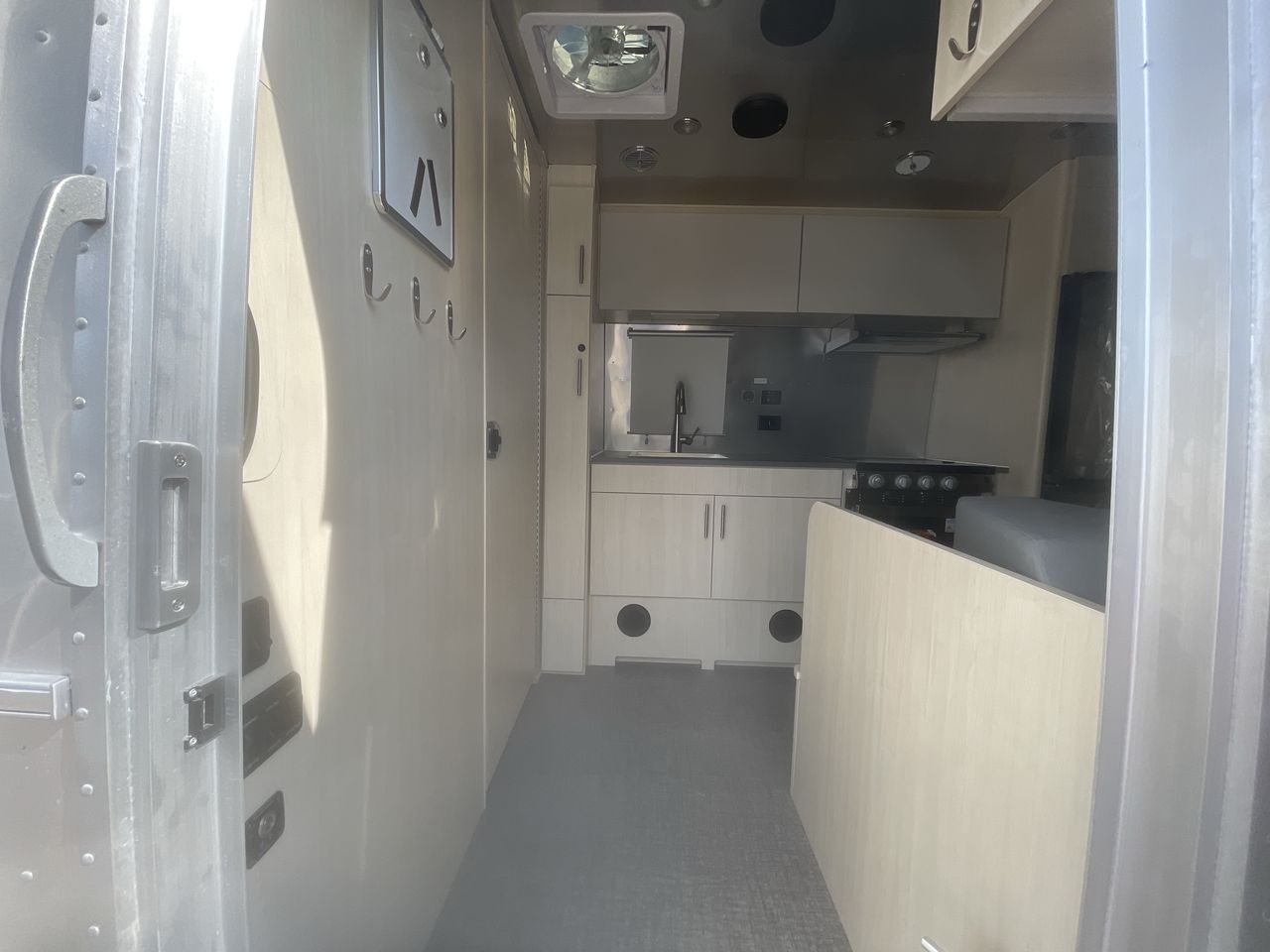 2026 Airstream 23FBT Base