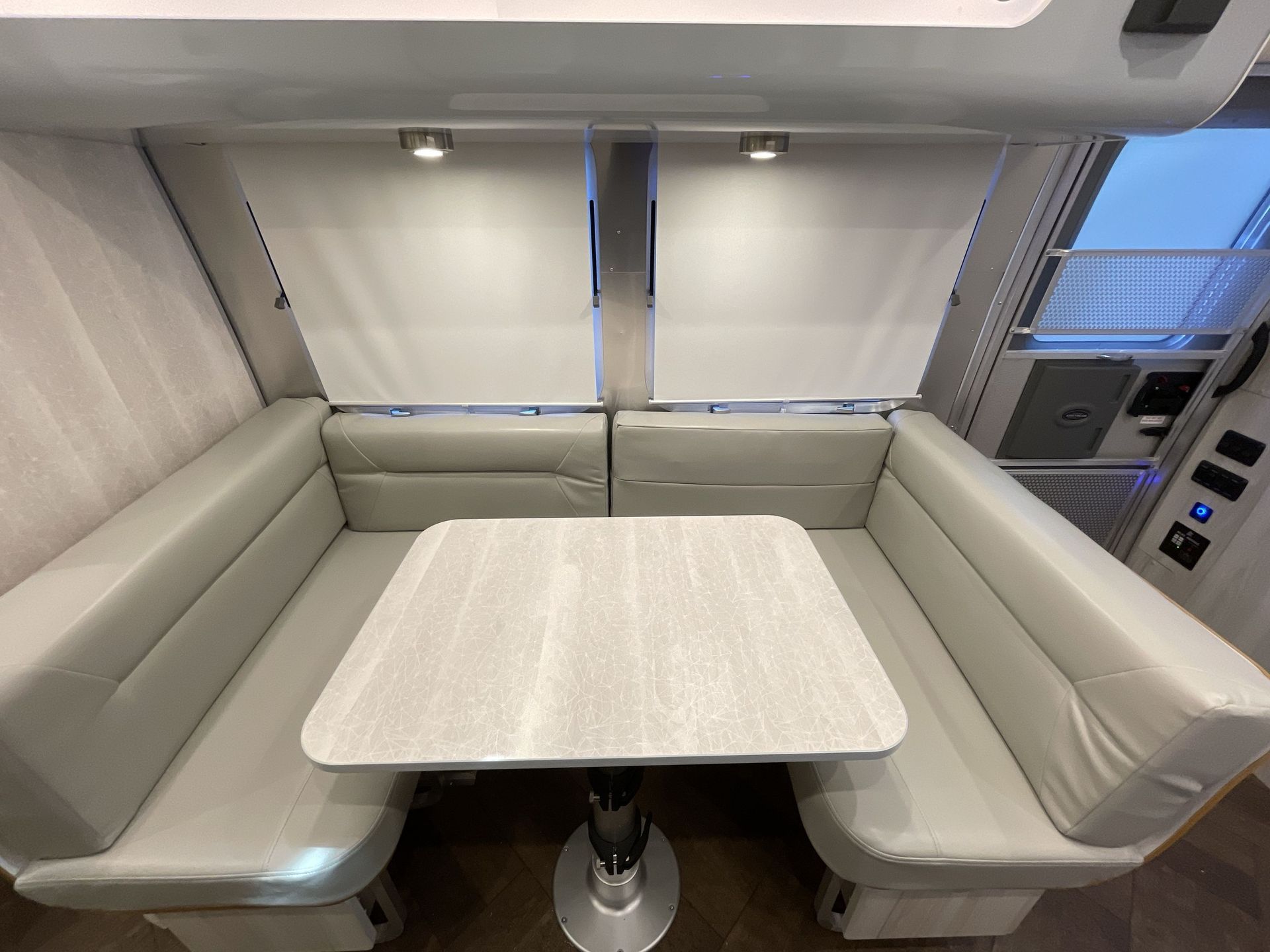 2025 Airstream 23FBQ Base