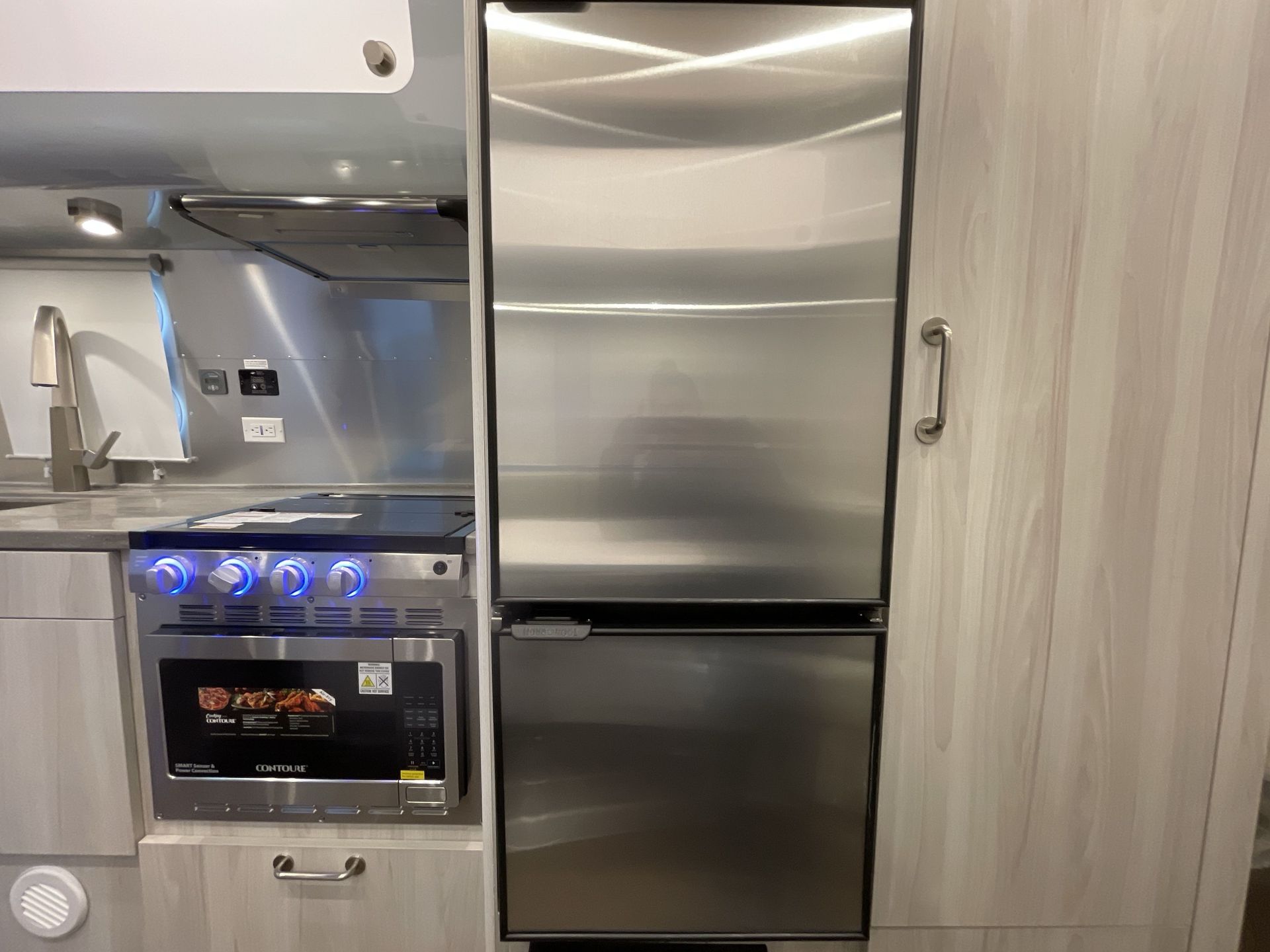 2025 Airstream 23FBQ Base