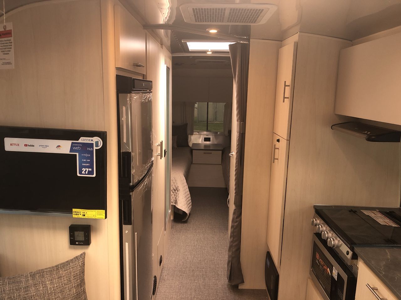 2026 Airstream 27FBT Base