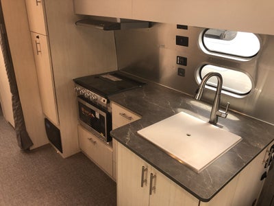 2026 Airstream 27FBT Base