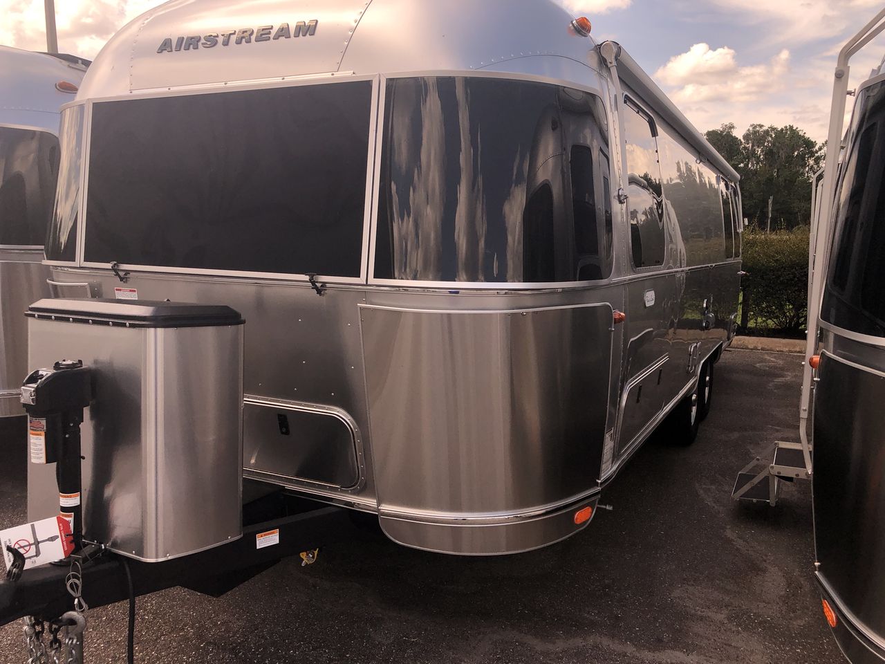 2026 Airstream 27FBT Base
