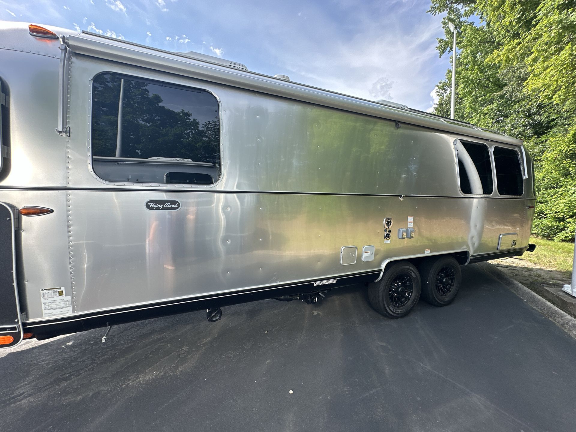 2025 Airstream 27FBQ Base
