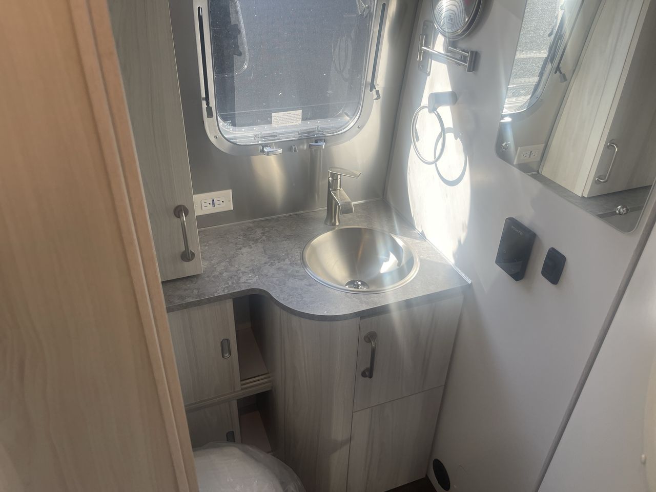 2026 Airstream 27FBT Base