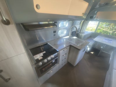 2026 Airstream 27FBT Base